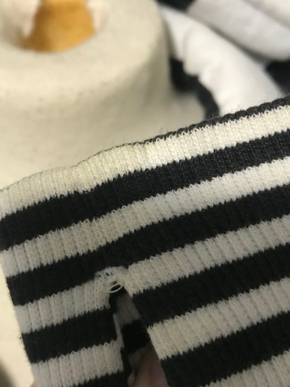 Lululemon Black & White Striped Scuba Hoodie size 6 *READ* - Picture 7 of 7